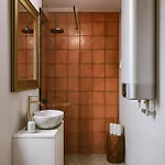 Qult - Huxley Апартаменти Бухарест