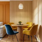 Qult - Huxley Апартаменти *