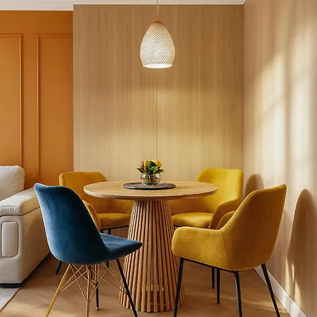 Qult - Huxley Apartment *